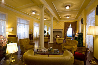 Soggiorno di due notti in camera deluxe con colazione e due cene al Grand Hotel Vittoria a Pesaro