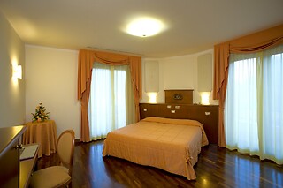 Soggiorno tra gusto e benessere all'Hotel Le Grotte in provincia di Ancona