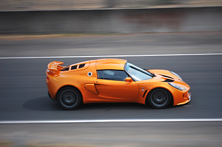 Alla guida di una MK Lotus, presso il Circuito Internazionale Viterbo