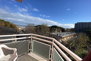Soggiorno di due notti con colazione presso Hotel The Sea sul lungomare di Rimini