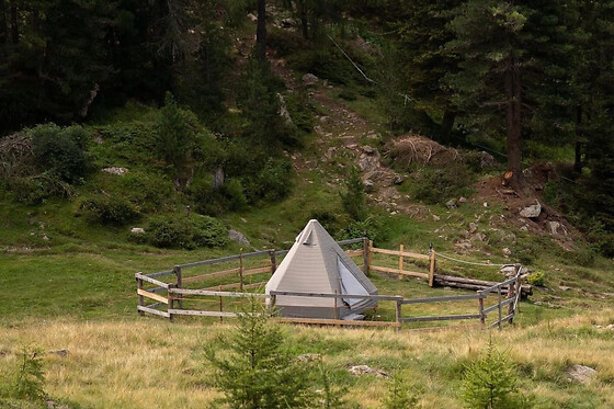 Soggiorno di una notte in Tenda Tipì presso Tipì Glamping Rifugio Antonioli in provincia di Sondrio