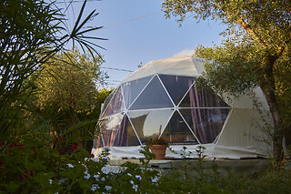 Soggiorno insolito di una notte per 3 con vasca idromassaggio presso Glamping Domes San Martino a Itri in provincia di Latina