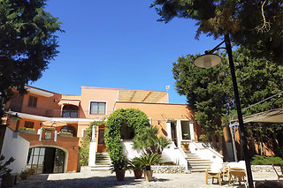 Soggiorno di due notti con colazioni al Relais Casina Copini in provincia di Lecce