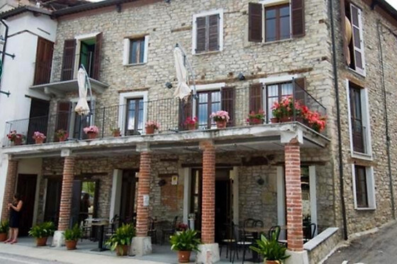 Degustazione con stuzzicherie e bevanda a scelta per due presso Locanda Degli Sfizi in provincia di Cuneo