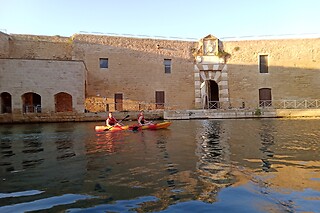 Noleggio di due ore di un kayak biposto o di due Stand-up Paddle presso APULIA MULTIADVENTURE a Brindisi