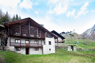 Soggiorno di due notti con colazioni in appartamento da A-Waay Stadel Walser Betta a Gressoney-la-Trinité