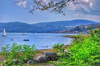 Soggiorno insolito di due notti in Lodgetent all' International Glamping lago di Bracciano in provincia di Roma