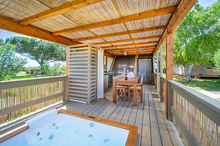 Soggiorno di una notte in tenda Glamping all'Agriturismo Gli Etruschi in provincia di Livorno
