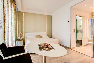 Soggiorno di due notti con colazioni all'Hotel Premier & Suites nel cuore di Milano Marittima