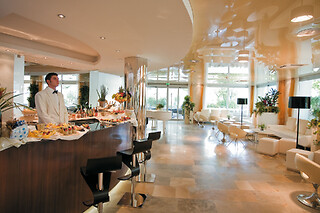 Soggiorno di due notti con colazioni all'Hotel Premier & Suites nel cuore di Milano Marittima