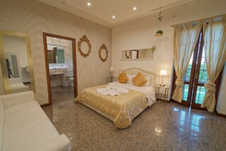 Soggiorno di due notti in Suite con sauna e due colazioni presso Vitti’s Home in provincia di Verona