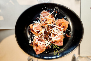 Cena tipica toscana con vino presso Cantina Barbagianni a Firenze