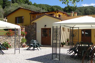 Soggiorno di una notte tra i vigneti con degustazione all'Azienda Agricola la Sarticola in provincia di La Spezia