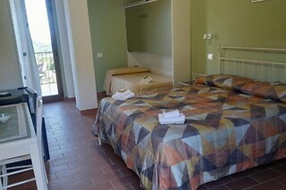 Soggiorno di una notte tra i vigneti con degustazione all'Azienda Agricola la Sarticola in provincia di La Spezia