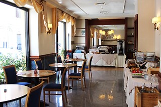 Soggiorno di due notti con colazioni presso Phi Hotel Ambra a Pescara