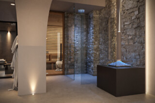 Soggiorno di una notte con colazione e accesso benessere presso l'hotel Alpine Wellness Hotel in provincia di Trento