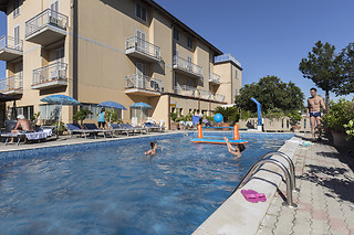 Soggiorno con colazione all'Hotel La Darsena in provincia di Perugia