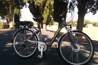 Noleggio E-BIKE per due al Centro Servizi Appia Antica a Roma