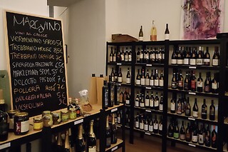 Aperitivo presso Enoteca Marcovino a Milano