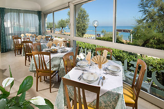 Soggiorno di una notte con cena presso Hotel Gloria a Gabicce Mare