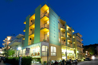 Soggiorno di una notte con cena presso Hotel Gloria a Gabicce Mare