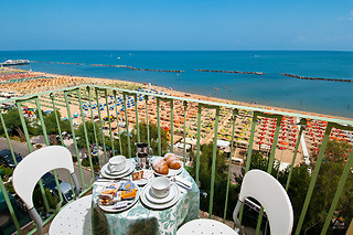 Soggiorno di una notte con cena presso Hotel Gloria a Gabicce Mare