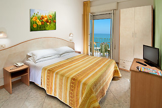 Soggiorno di una notte con cena presso Hotel Gloria a Gabicce Mare
