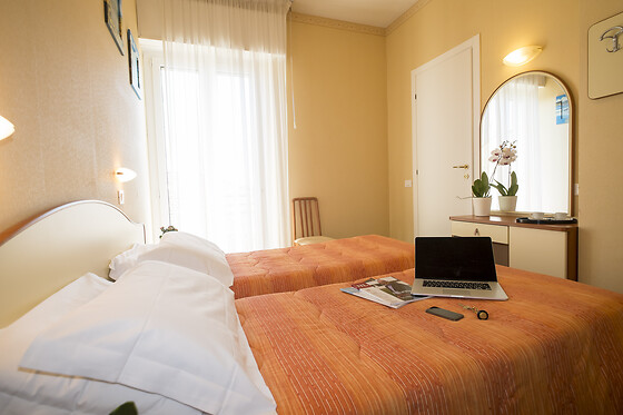 Hotel Crosal - photo 1