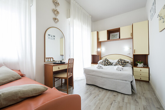 Hotel Crosal - photo 0
