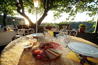 Soggiorno enogastronomico di una notte presso Locanda Etrusca in provincia di Livorno
