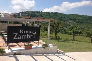Soggiorno enogastronomico di una notte con degustazione e visita della cantina presso Bed & Wine Rocco Zambri in provincia di Foggia
