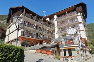 Soggiorno di una notte in famiglia con colazione presso HG HOTEL ITALIA a Brusson, in Valle d'Aosta