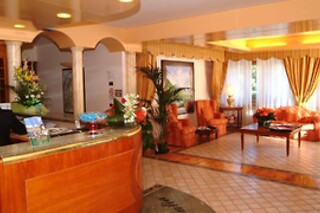 Soggiorno di una notte in famiglia con colazione presso HG HOTEL ITALIA a Brusson, in Valle d'Aosta