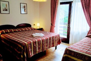 Soggiorno di una notte in famiglia con colazione presso HG HOTEL ITALIA a Brusson, in Valle d'Aosta