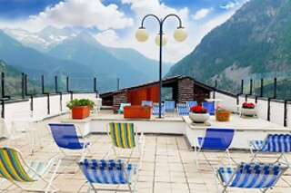 Soggiorno di una notte in famiglia con colazione presso HG HOTEL ITALIA a Brusson, in Valle d'Aosta