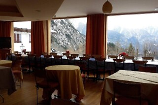 Soggiorno di una notte in famiglia con colazione presso HG HOTEL ITALIA a Brusson, in Valle d'Aosta