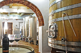 LA TORRE WINE RESORT