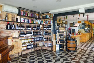 Visita delle vigne con degustazione di vini, salumi e formaggi presso Vesuvio Inn Bed & Wine Experience Boscotrecase in provincia di Napoli