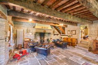 Soggiorno di due notti con colazioni presso Country Relais Castello della Pieve in provincia di Pesaro e Urbino