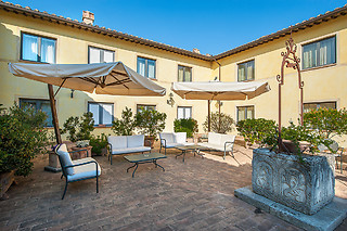 Soggiorno di 2 notti tra gusto e benessere a Perugia presso il Relais dell'Olmo