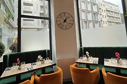 Brunchy Café