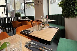 Brunchy Café