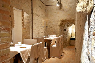 Soggiorno con cena raffinata per due in provincia di Perugia presso Torre della Botonta