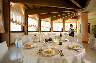 Soggiorno tra gusto e benessere all'Hotel Le Grotte in provincia di Ancona