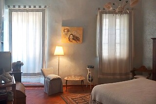 Soggiorno di una notte con massaggio da 30 minuti presso Holistic Tuscany Experience in provincia di Siena