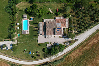 Soggiorno gastronomico di due notti con una cena presso Le Maraclà Country House in provincia di Ancona