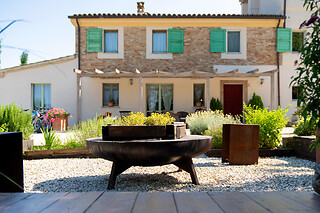 Soggiorno gastronomico di due notti con una cena presso Le Maraclà Country House in provincia di Ancona