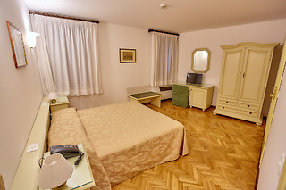 Soggiorno di una notte con colazione per due all'Hotel Riviera dei Dogi a Mira in provincia di Venezia