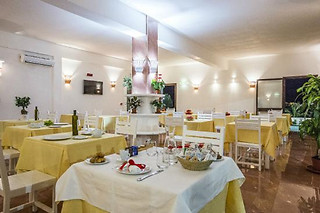 Soggiorno benessere di una notte con accesso alla spa e cena presso Agriturismo Tenuta Don Giovanni in provincia di Lecce