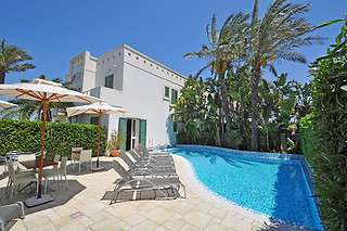 Soggiorno di una notte con colazione presso AraInn Resort in provincia di Lecce